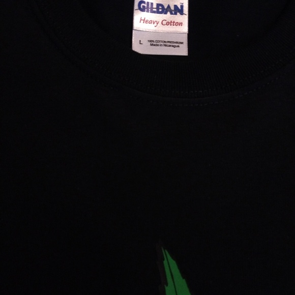 NWOT Gildan 100% heavy cotton shirt - Picture 4 of 4